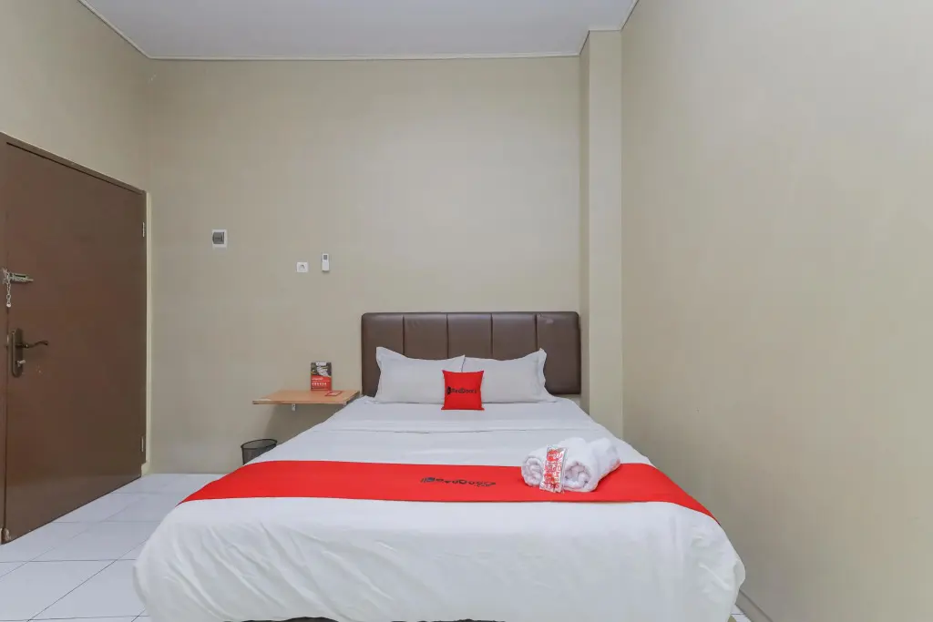 Сурабая: RedDoorz near BG Junction Surabaya