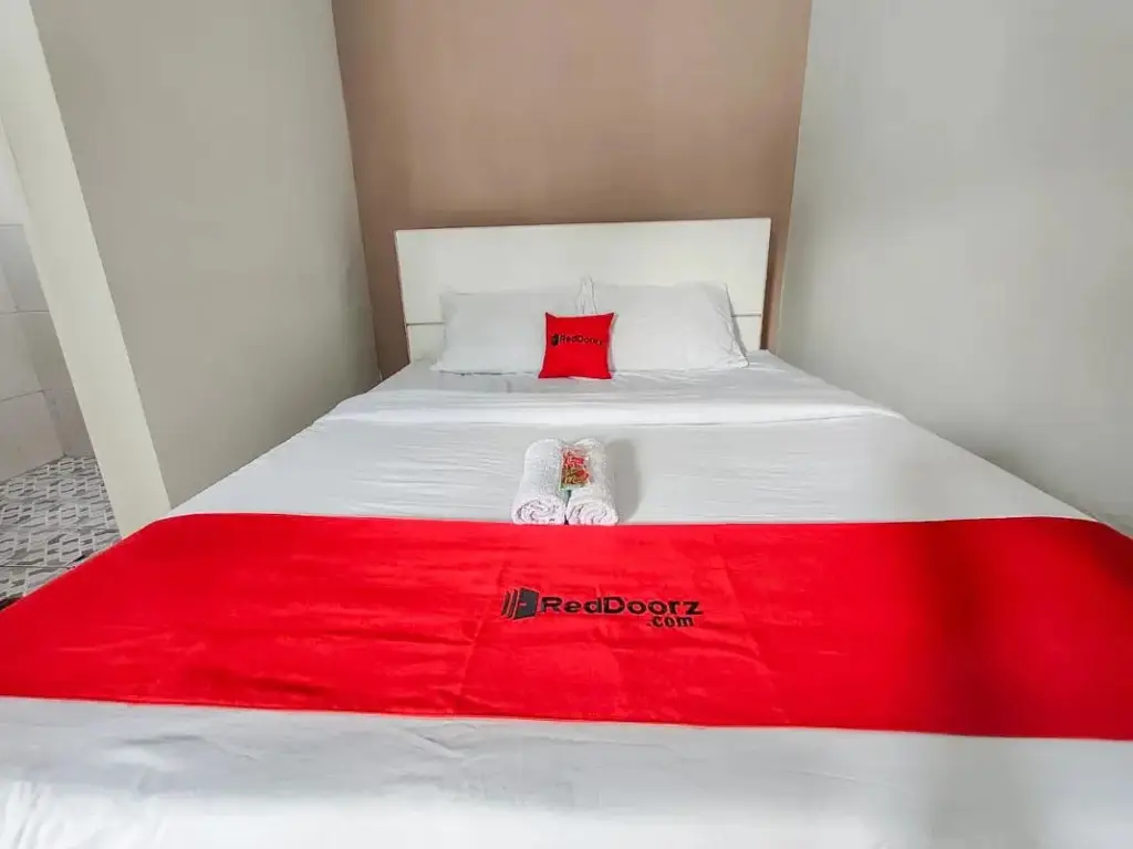 Бату: RedDoorz near Alun Alun Batu 2