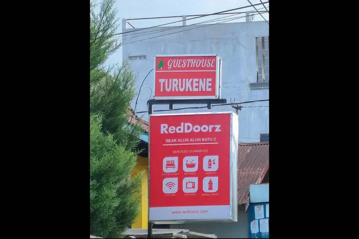 Бату: RedDoorz near Alun Alun Batu 2