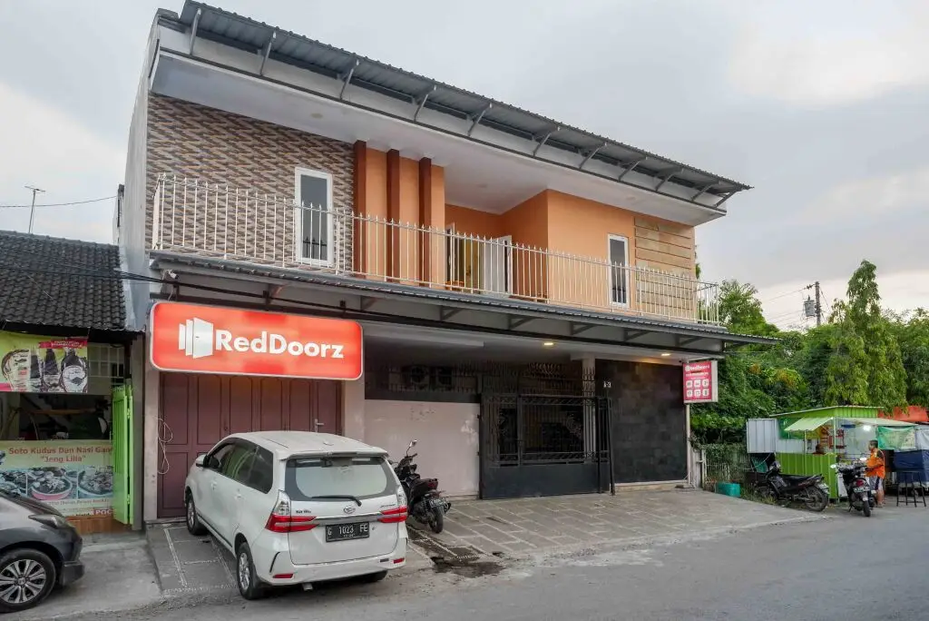 Тегал: Reddoorz Syariah Near Rs Mitra Keluarga Tegal