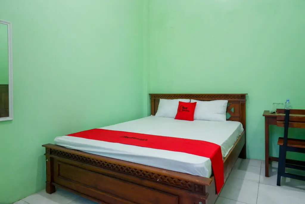 Ngaglik: RedDoorz Syariah near Monumen Jogja Kembali