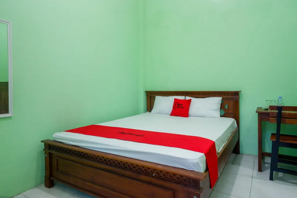 Ngaglik: RedDoorz Syariah near Monumen Jogja Kembali
