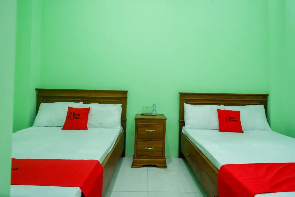 Ngaglik: RedDoorz Syariah near Monumen Jogja Kembali