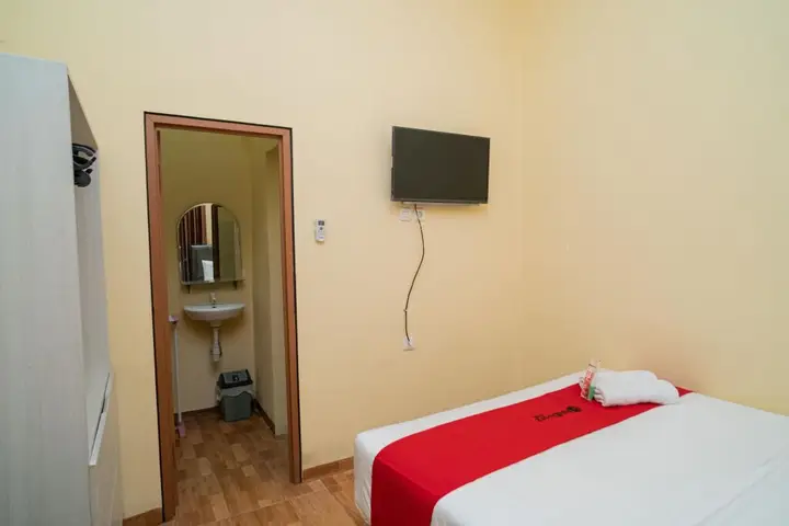 Сурабая: RedDoorz Syariah near Jembatan Merah Plaza