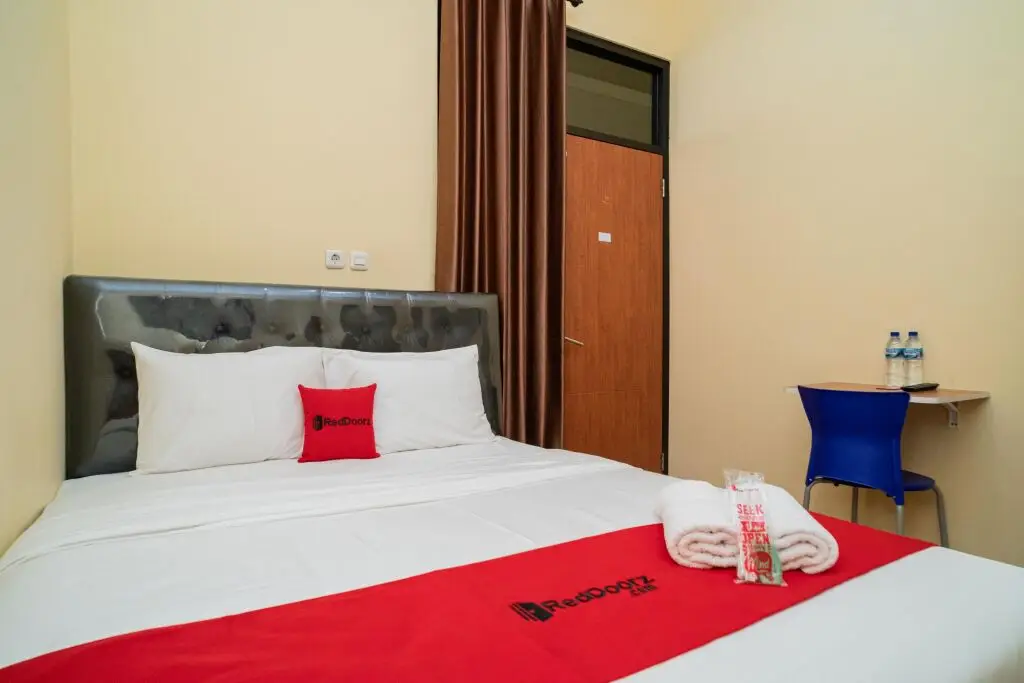 Сурабая: RedDoorz Syariah near Jembatan Merah Plaza