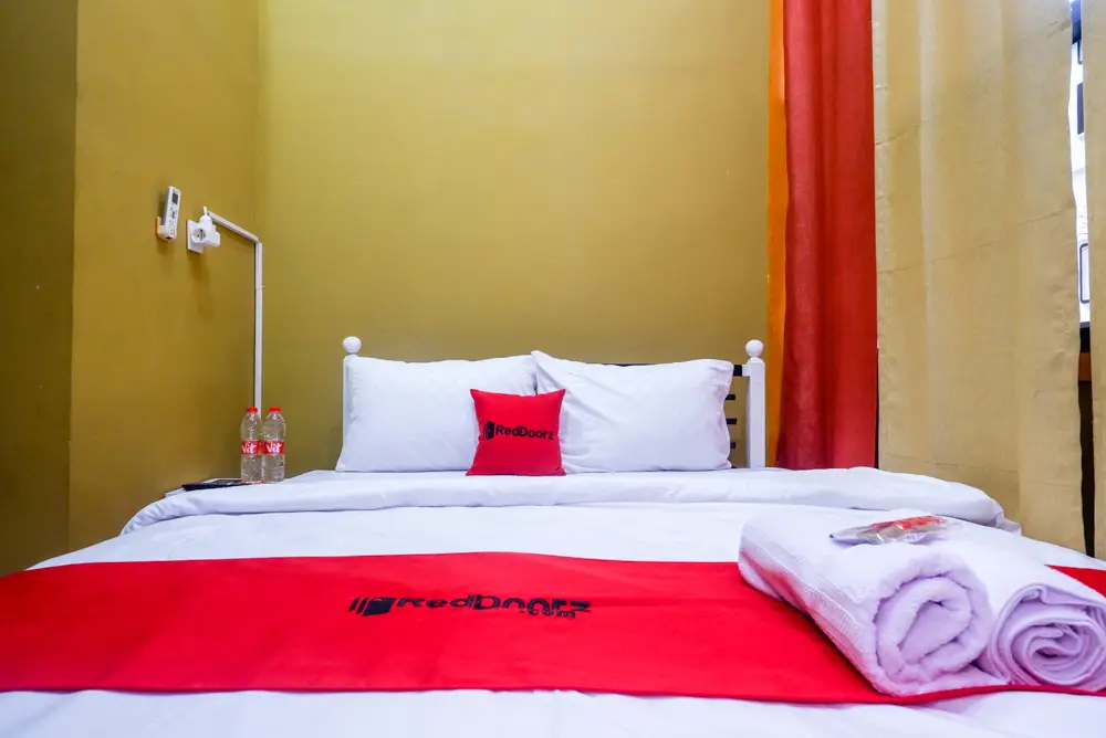 Караганьяр: RedDoorz Syariah near Exit Toll Ngemplak Solo