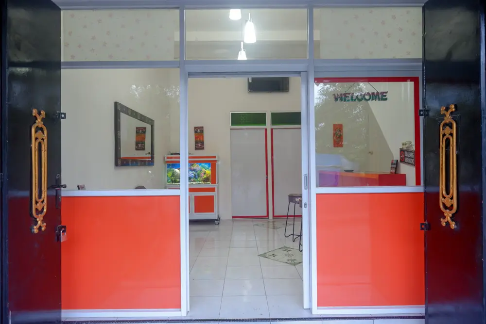 Караганьяр: RedDoorz Syariah near Exit Toll Ngemplak Solo