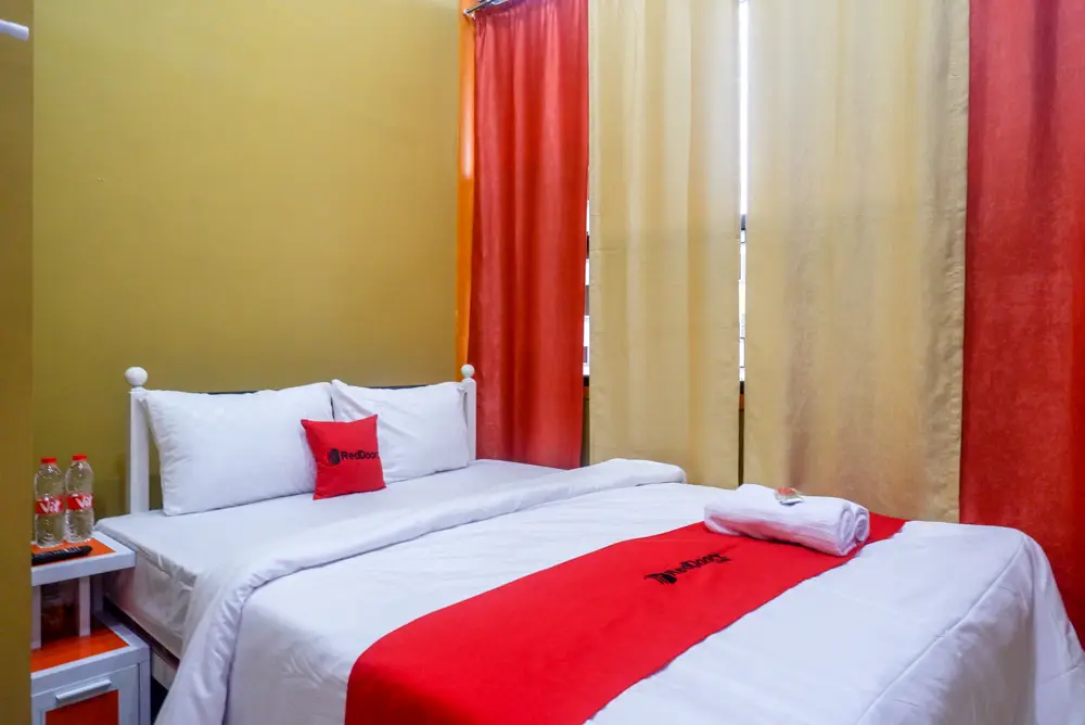 Караганьяр: RedDoorz Syariah near Exit Toll Ngemplak Solo