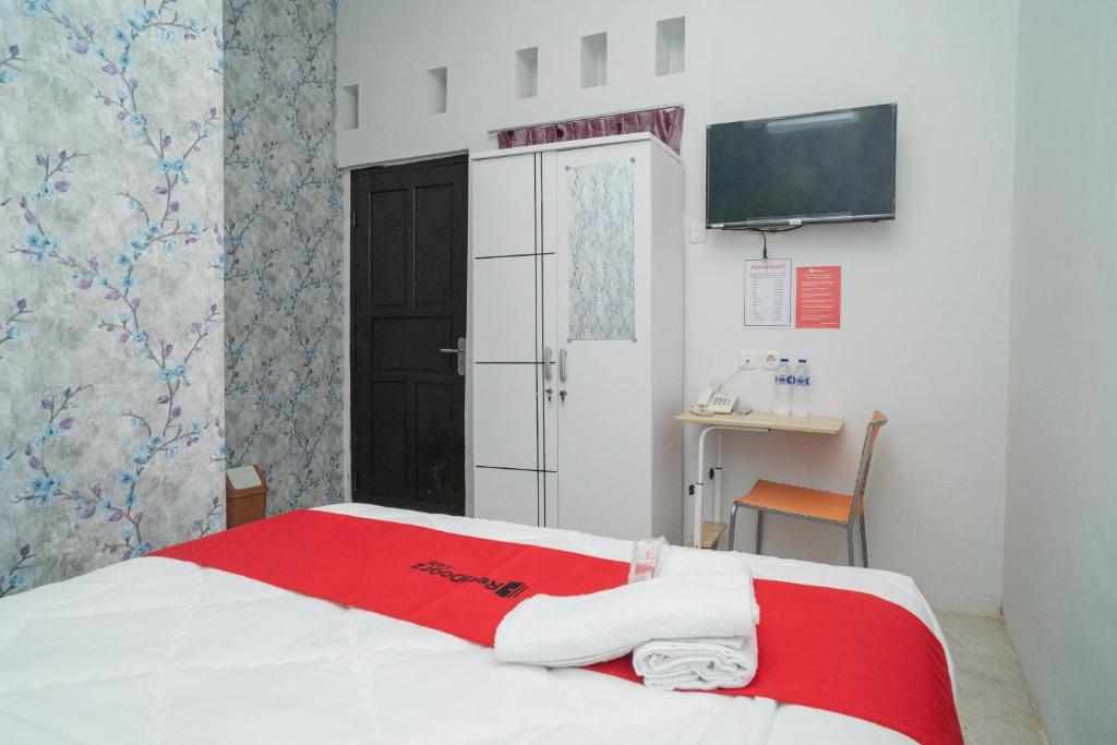 Джакарта: RedDoorz Plus near ITC Cempaka Mas 2