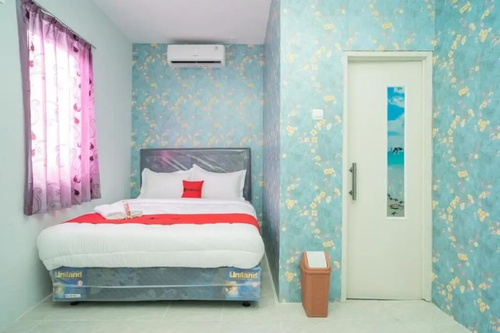 Джакарта: RedDoorz Plus near ITC Cempaka Mas 2