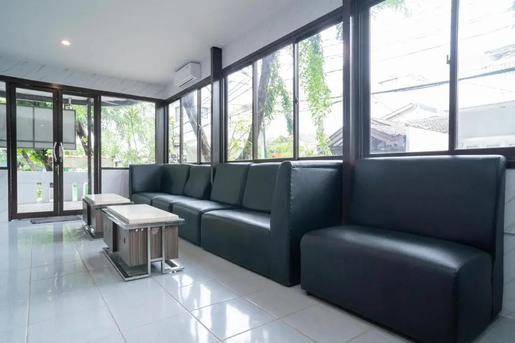 Джакарта: RedDoorz Plus near ITC Cempaka Mas 2