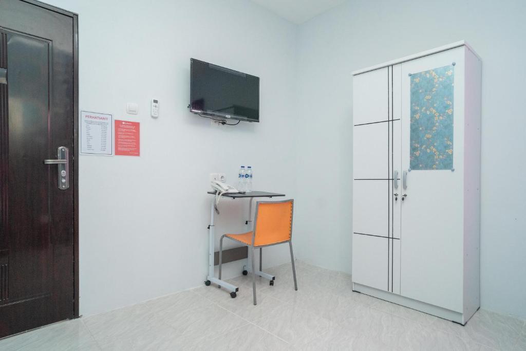 Джакарта: RedDoorz Plus near ITC Cempaka Mas 2