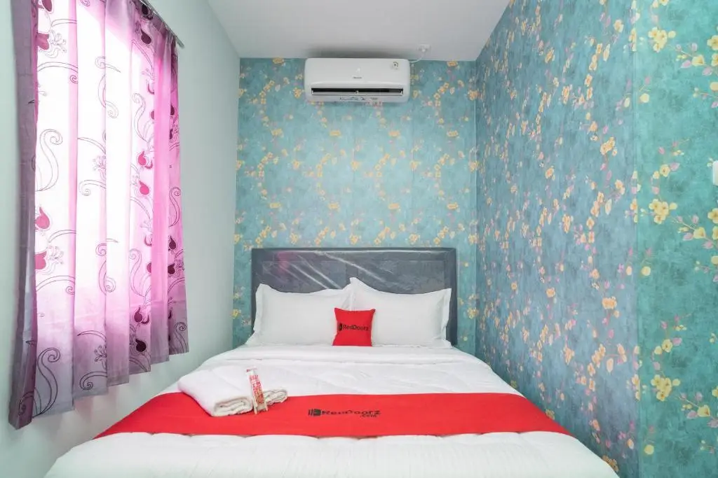 Джакарта: RedDoorz Plus near ITC Cempaka Mas 2