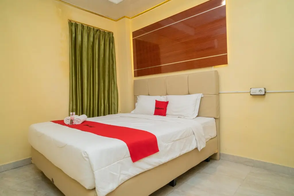 Сурабая: RedDoorz Plus Syariah near Pasar Turi