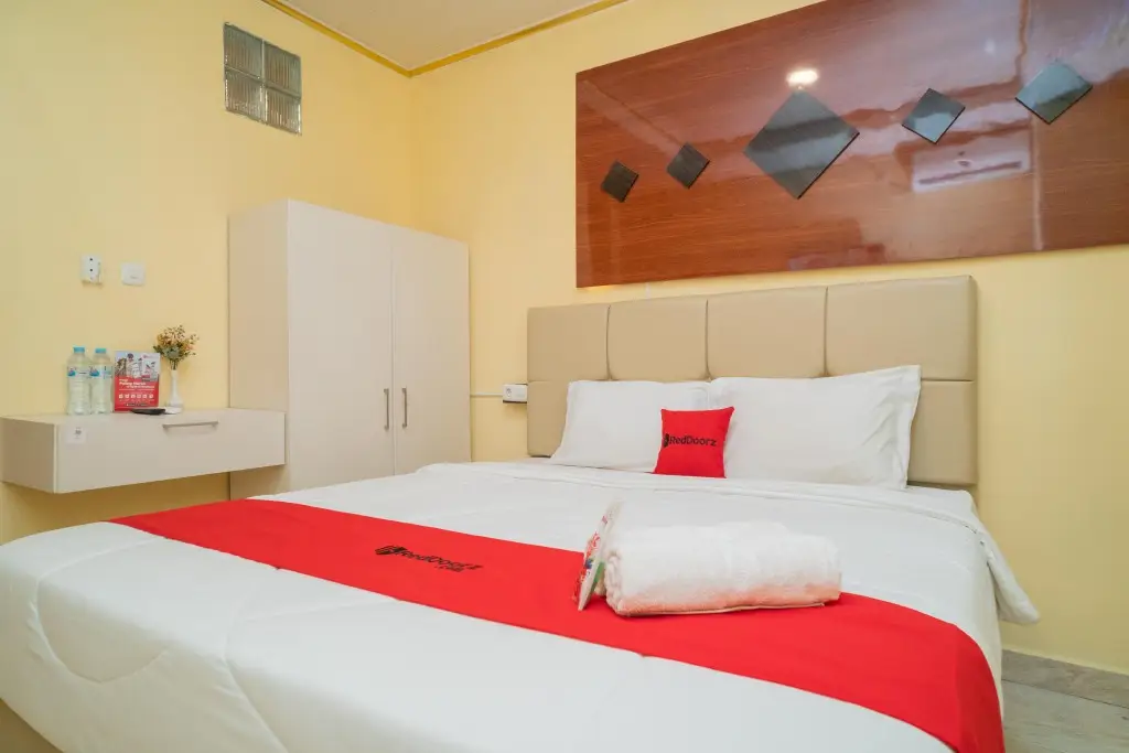 Сурабая: RedDoorz Plus Syariah near Pasar Turi