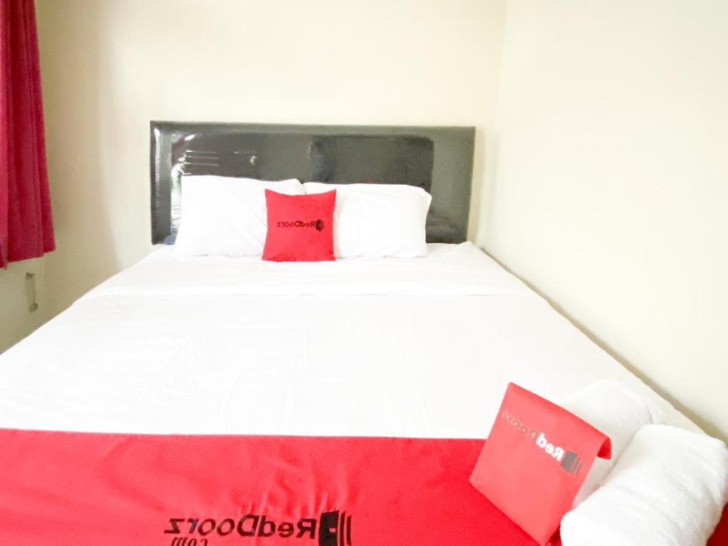 Маланг: RedDoorz At Simpang Borobudur
