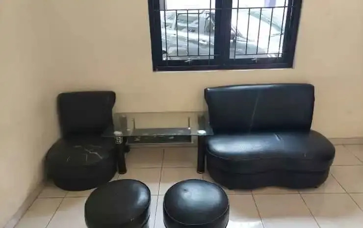 Сурабая: OYO 90870 C16 Siwalankerto Syariah