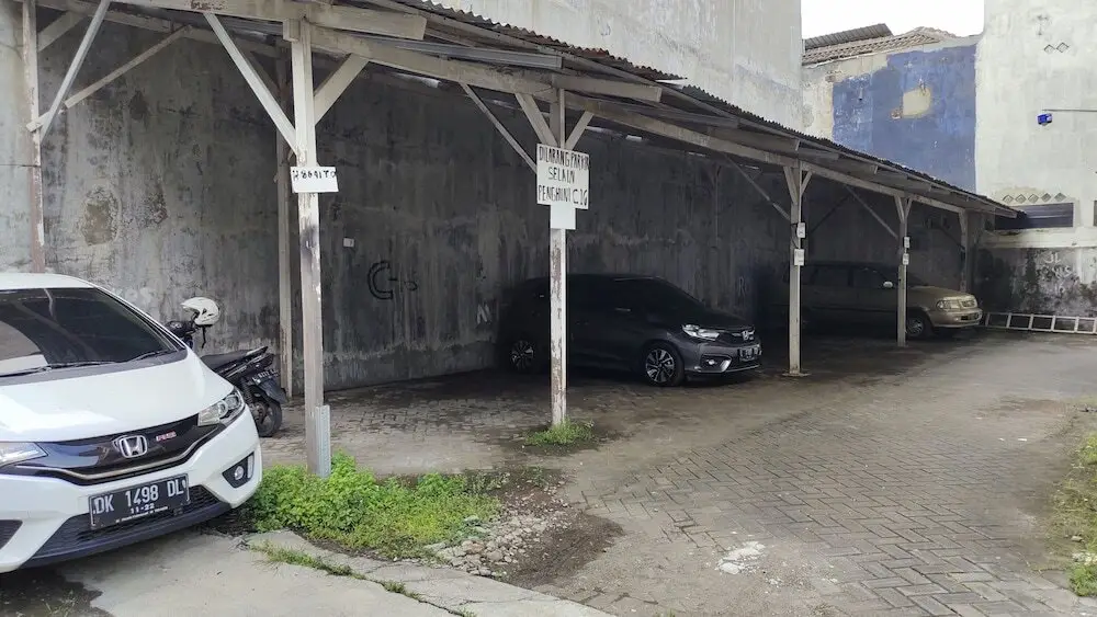 Сурабая: OYO 90870 C16 Siwalankerto Syariah