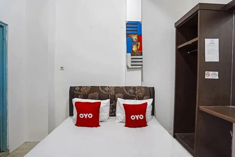 Сурабая: OYO 90842 Graha Matahari Syariah