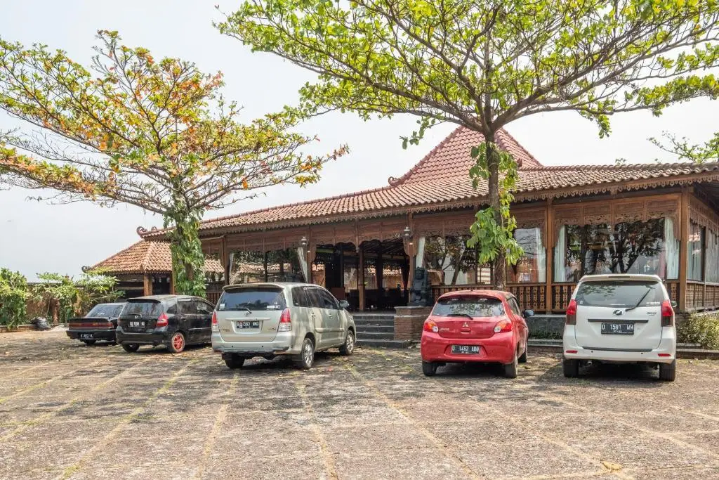 Гарут: RedDoorz Premium At Joglo Garut Cottage Syariah