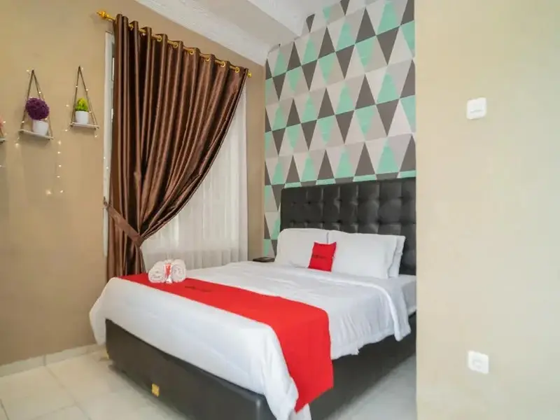 Сизаруа: RedDoorz near Taman Safari 2