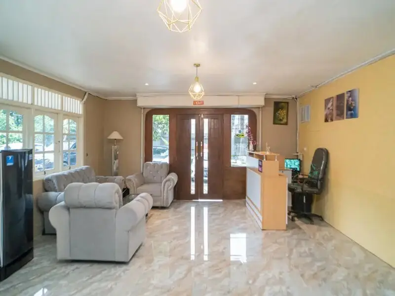 Сизаруа: RedDoorz near Taman Safari 2