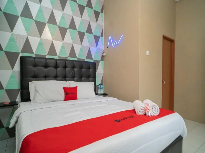 Сизаруа: RedDoorz near Taman Safari 2