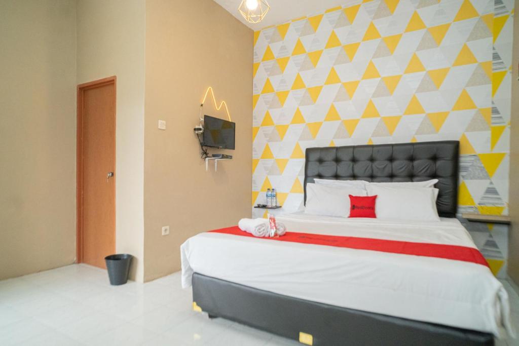 Сизаруа: RedDoorz near Taman Safari 2