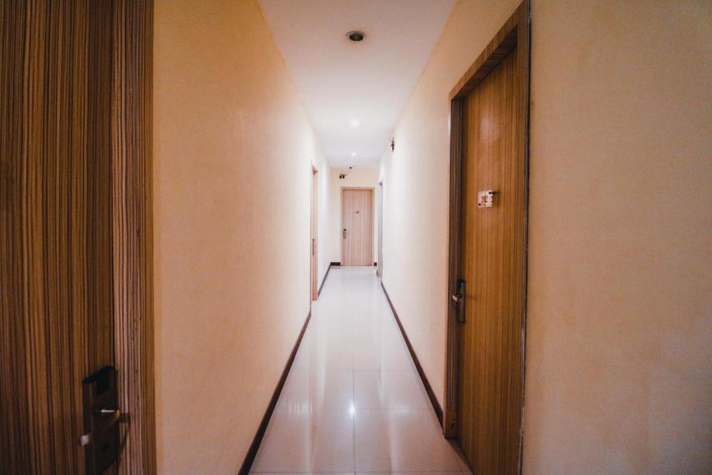 Макассар: RedDoorz Plus near Sultan Hasanuddin Airport