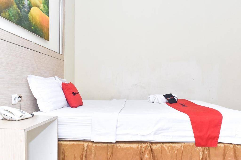 Макассар: RedDoorz Plus near Sultan Hasanuddin Airport
