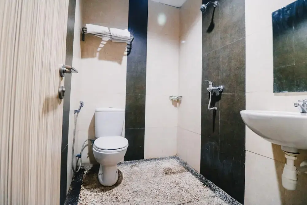 Макассар: RedDoorz Plus near Sultan Hasanuddin Airport