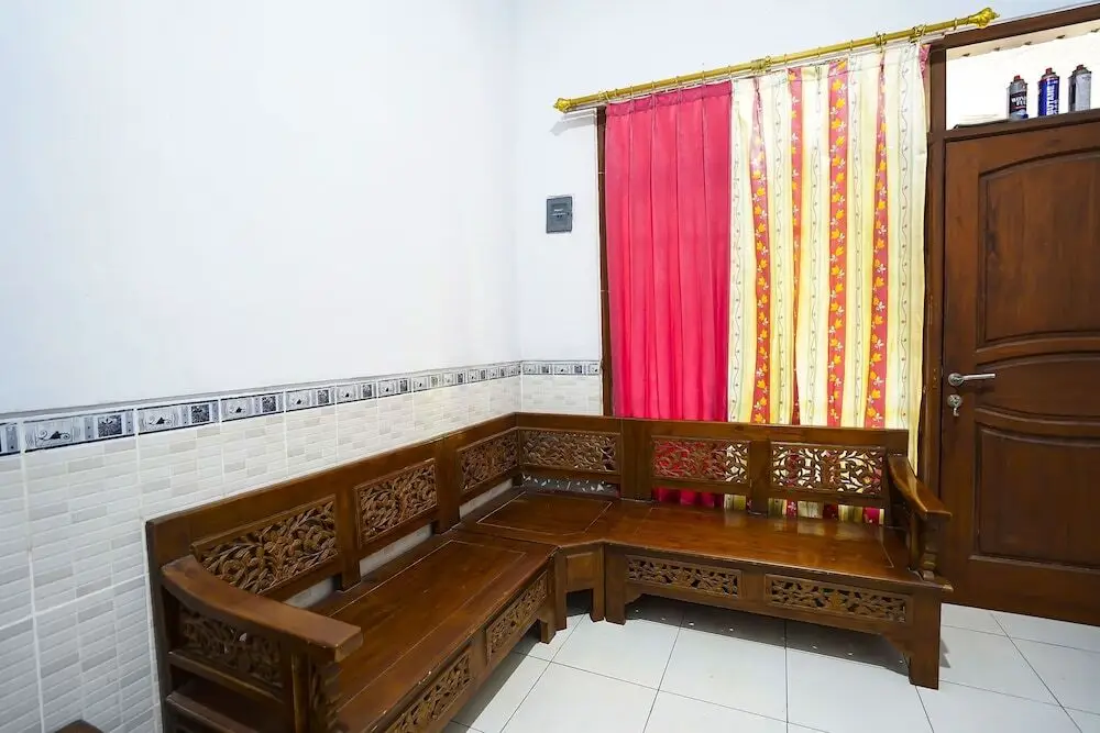 Сурабая: OYO 91746 Kost Sedati Syariah