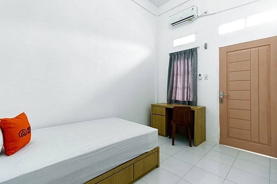 Караванг: KoolKost Syariah At Perumnas Bumi Teluk Jambe - Minimum Stay 30 nights