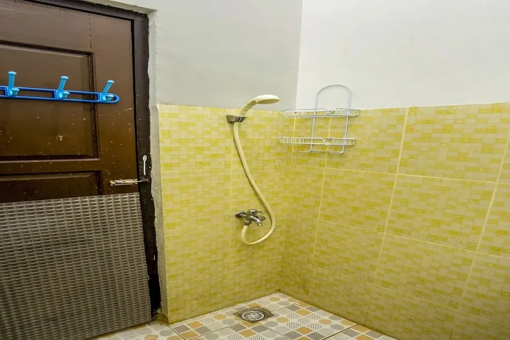 Палембанг: OYO 90595 Ferezsa Kost Syariah
