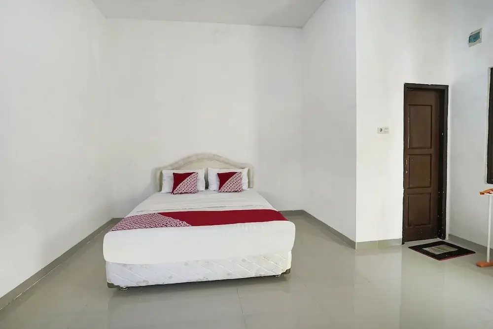 Палембанг: OYO 90595 Ferezsa Kost Syariah