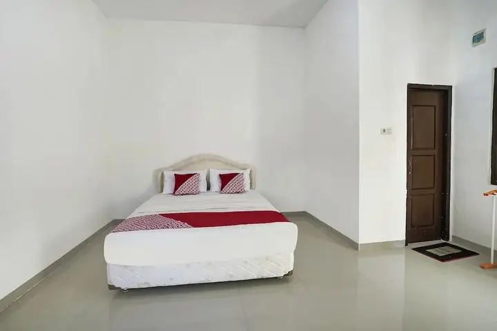 Палембанг: OYO 90595 Ferezsa Kost Syariah