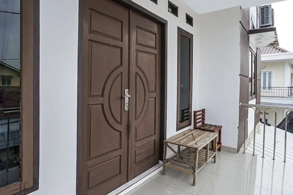 Палембанг: OYO 90595 Ferezsa Kost Syariah