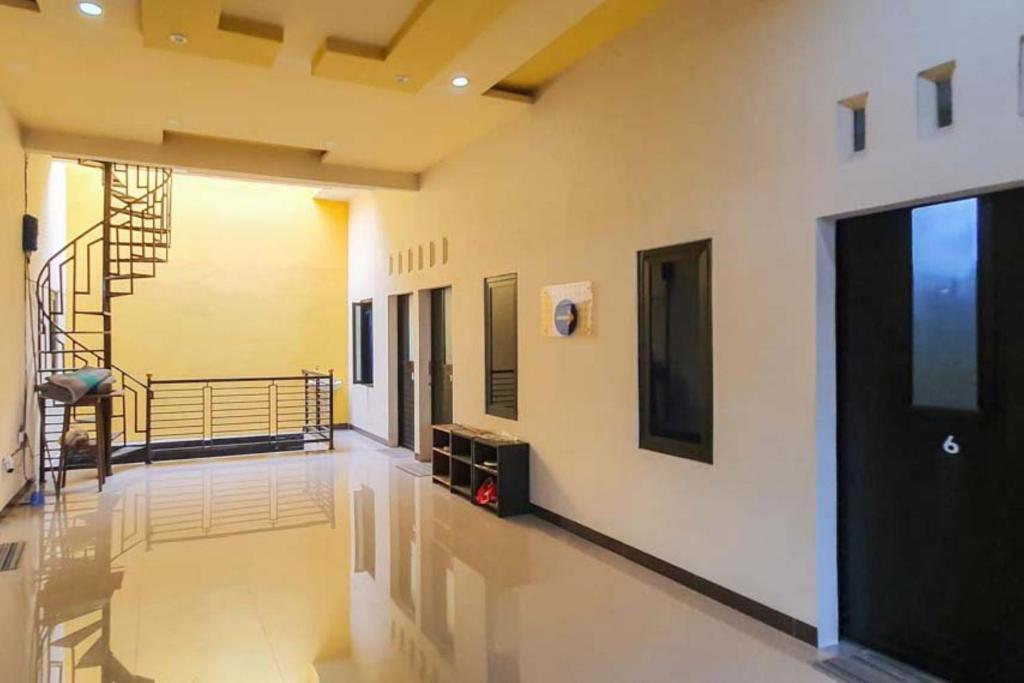 Меджаян: TF Homestay near Alun Alun Caruban