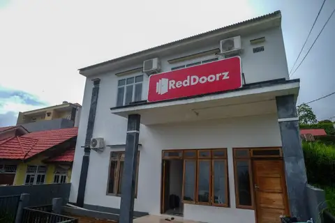 RedDoorz near De La Salle Manado — фото 1