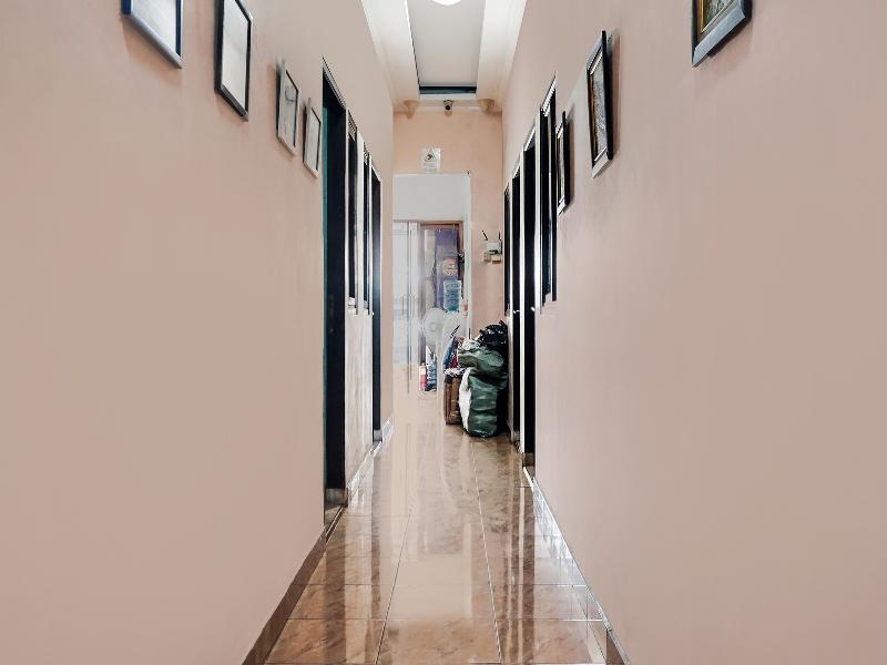 Джакарта: Spot On 91754 Wisma Tiqita Syariah