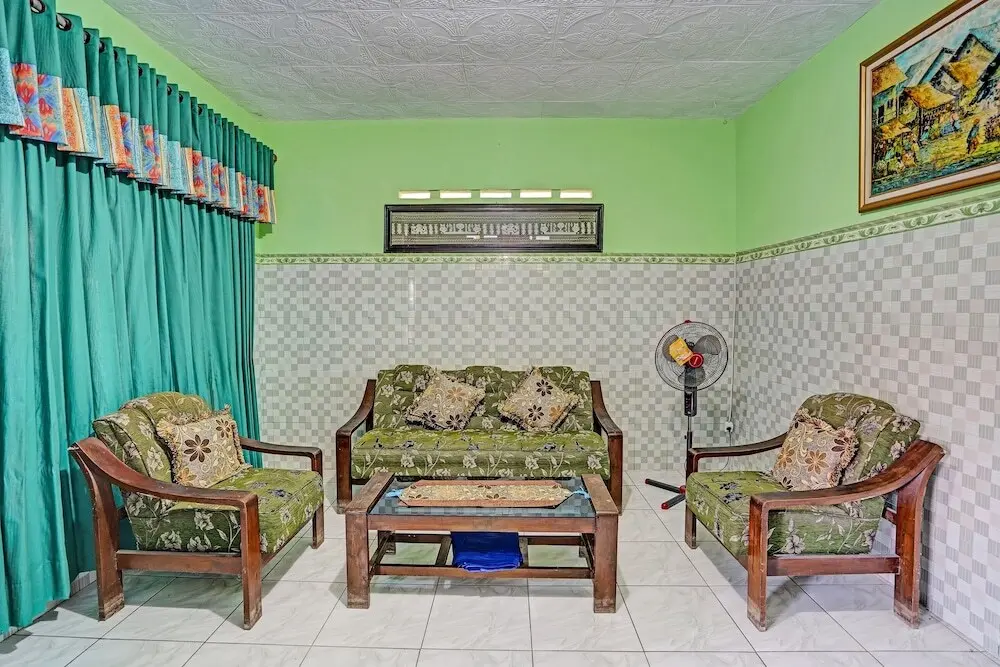 Сидоарджо: SPOT ON 91595 Sruni Syariah