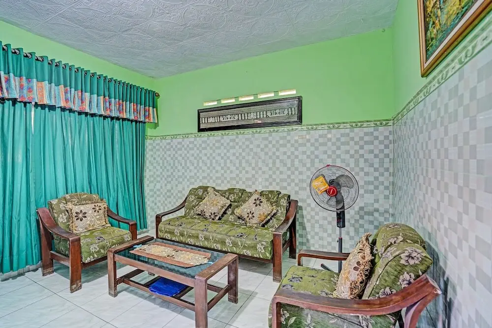 Сидоарджо: SPOT ON 91595 Sruni Syariah