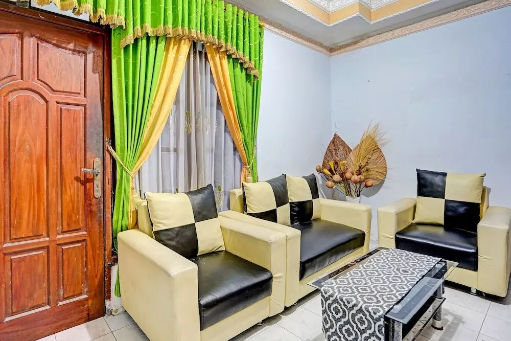 Сурабая: SPOT ON 91789 Kost Umik Sidoarjo Syariah