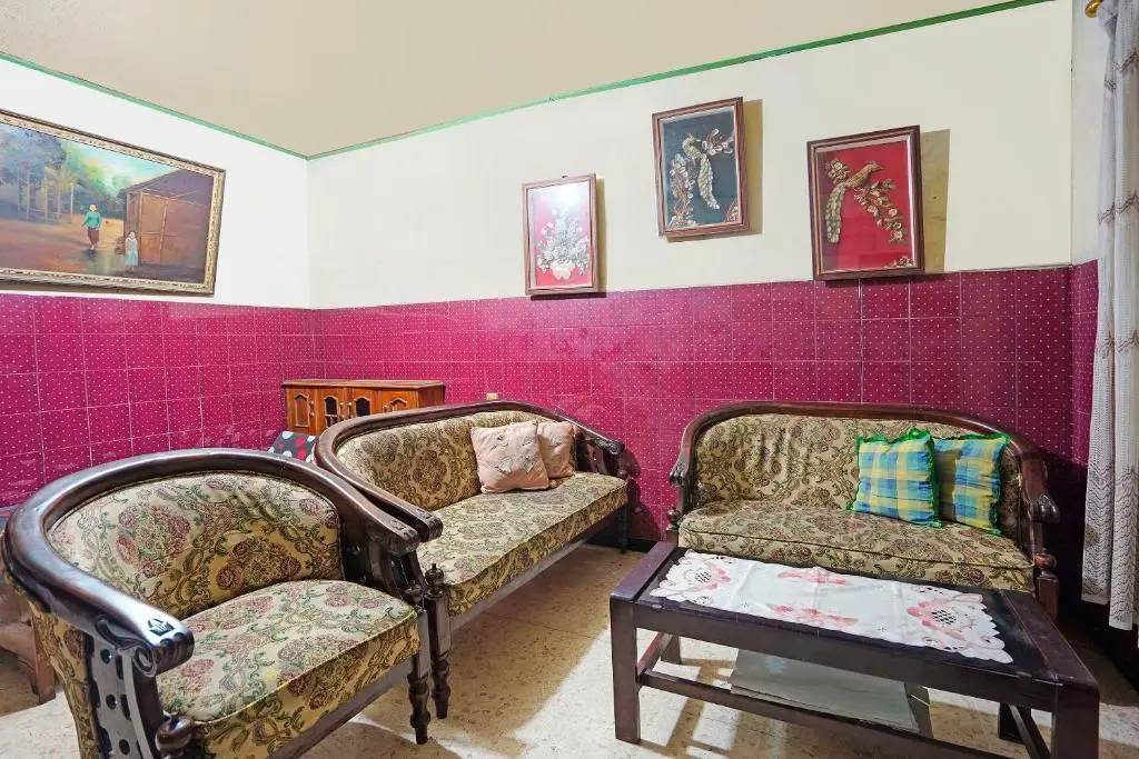 Сурабая: SPOT ON 91859 Kost Budhe Syariah