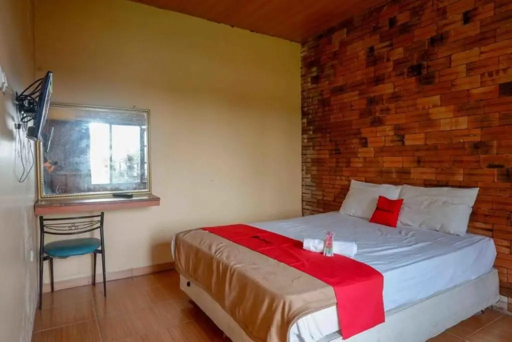 Караганьяр: RedDoorz at Jalan Raya Solo Tawangmangu