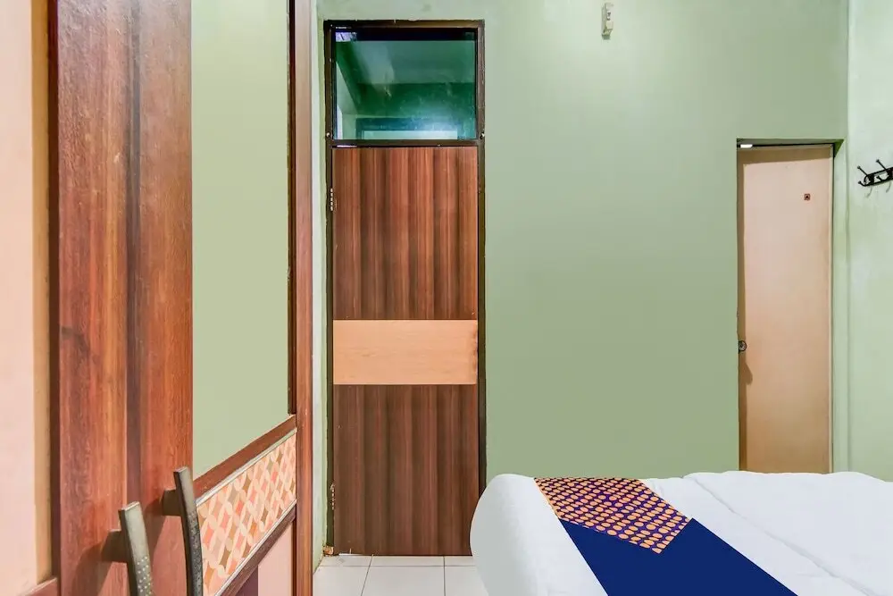 Пеканбару: SPOT ON 91875 Nayla Homestay Syariah Near Koro Koro Panam, Karaoke, Pool, & Cafe