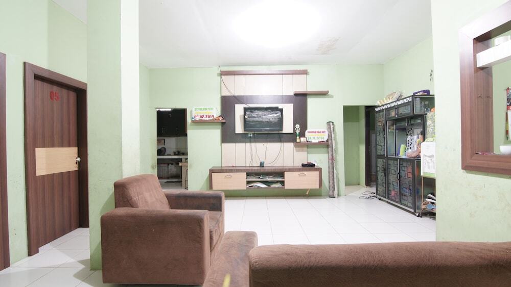 Пеканбару: SPOT ON 91875 Nayla Homestay Syariah Near Koro Koro Panam, Karaoke, Pool, & Cafe