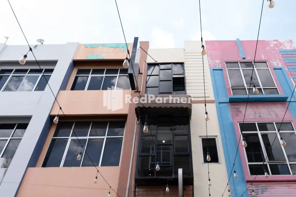 Capsule Inn Antasari Mitra Reddoorz — фото 1