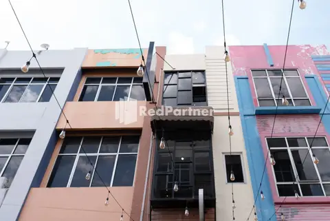 Capsule Inn Antasari Mitra Reddoorz — фото 1