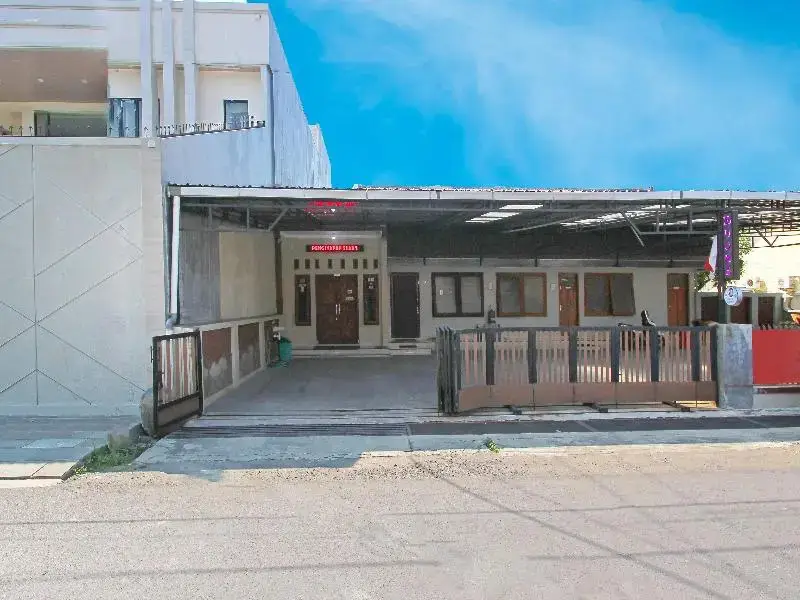 Тегал: OYO 91487 Ib Homestay Syariah